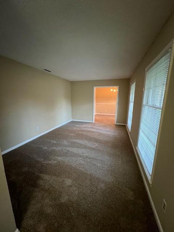 407 Northfield Rd - Photo 4 of 18