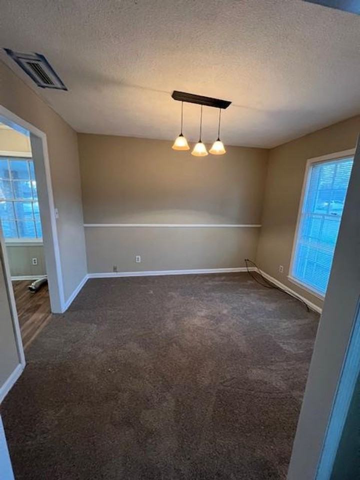 407 Northfield Rd - Photo 5 of 18