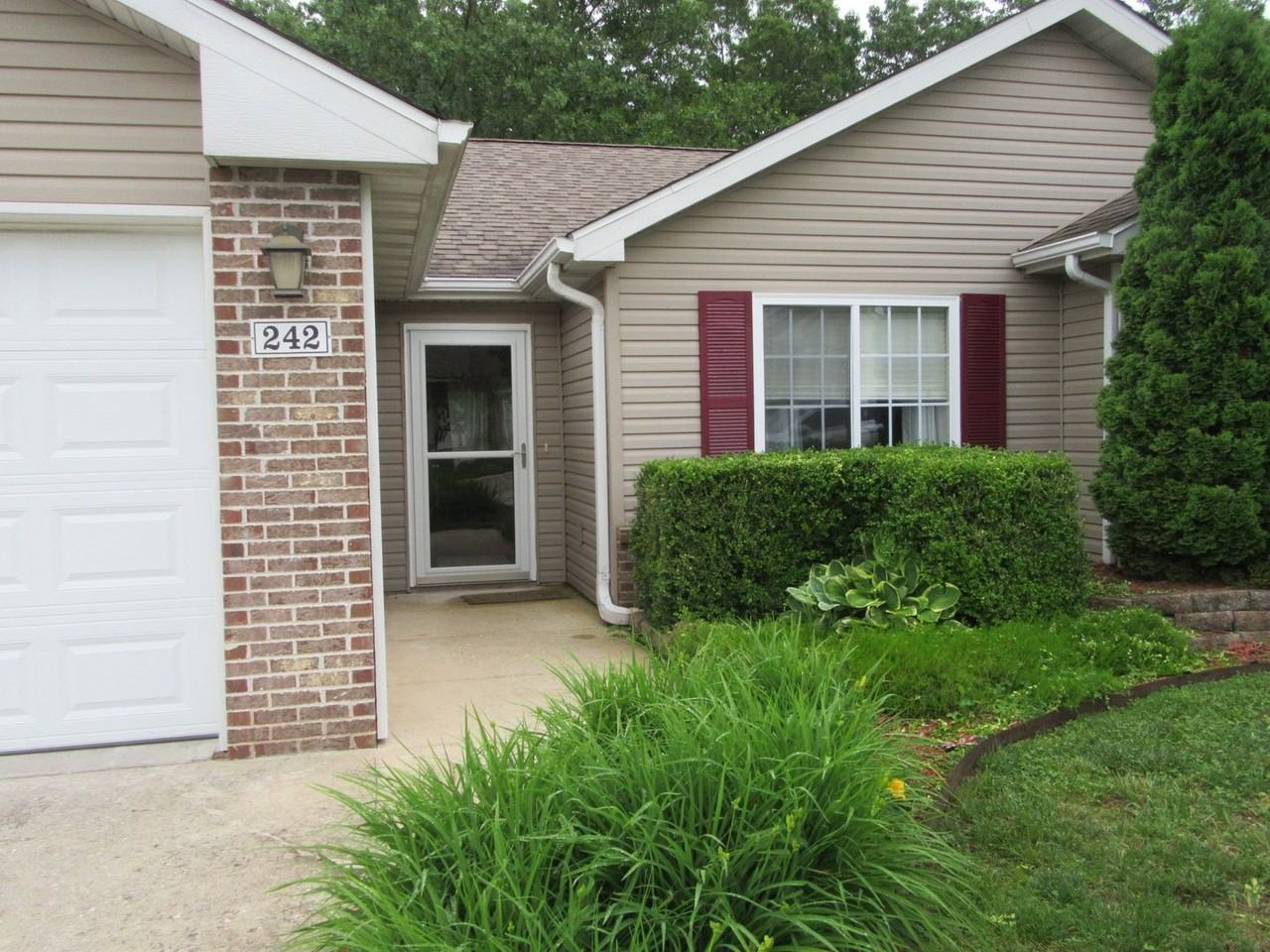 242 Settlers Pass - Photo 4 of 31