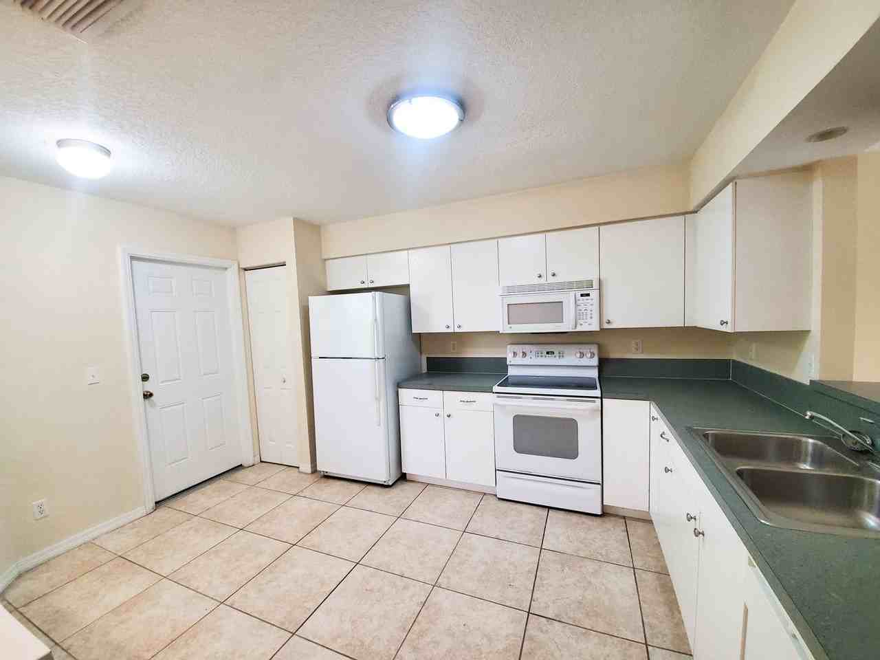 503 6th St - Photo 2 of 18
