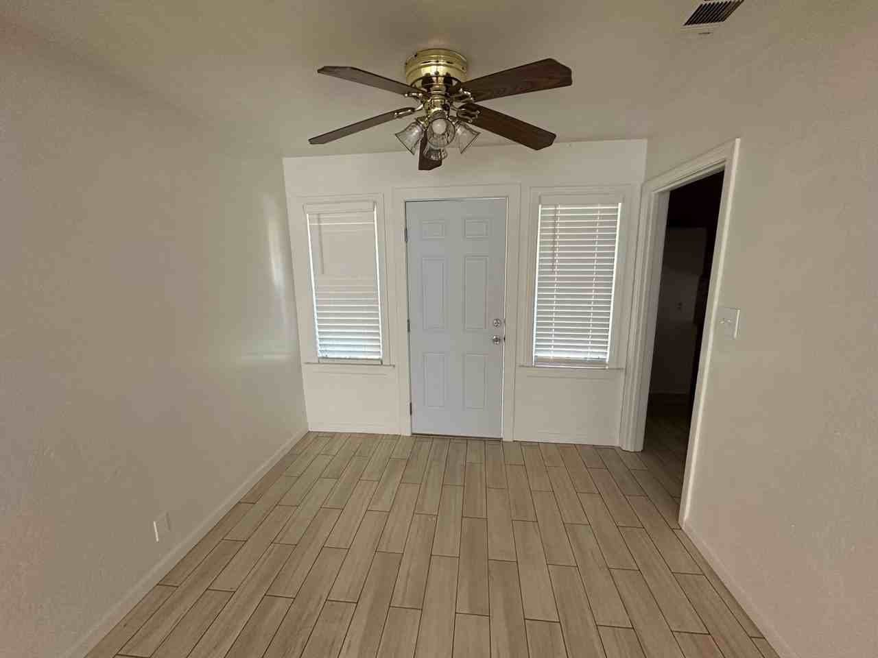 1024 Jefferson Blvd - Photo 2 of 11