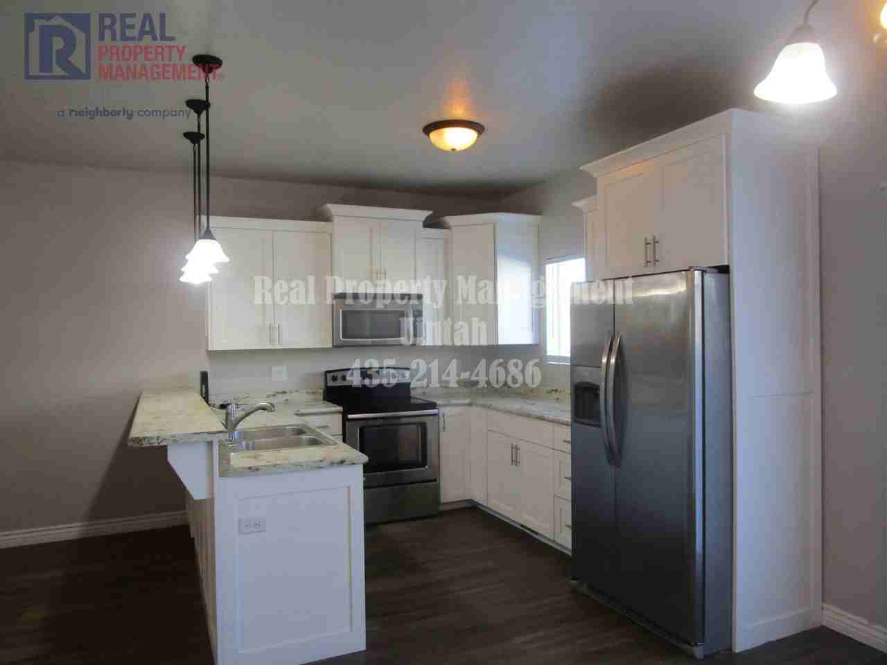 429 E Red Fox Ln - Photo 3 of 19