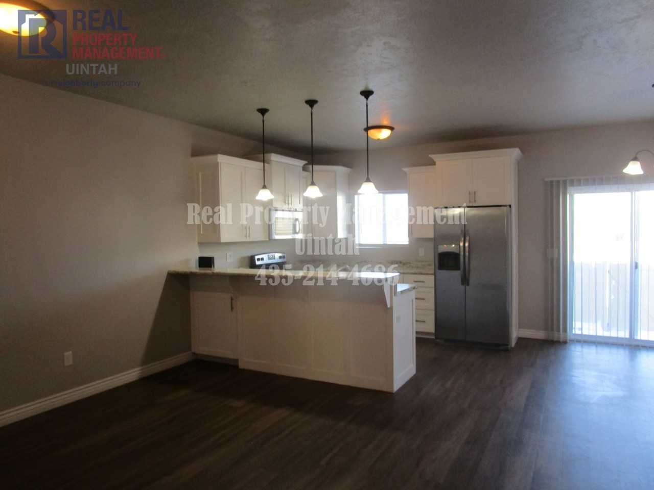 429 E Red Fox Ln - Photo 4 of 19