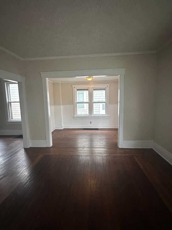202 Westwood Ave - Photo 2 of 11