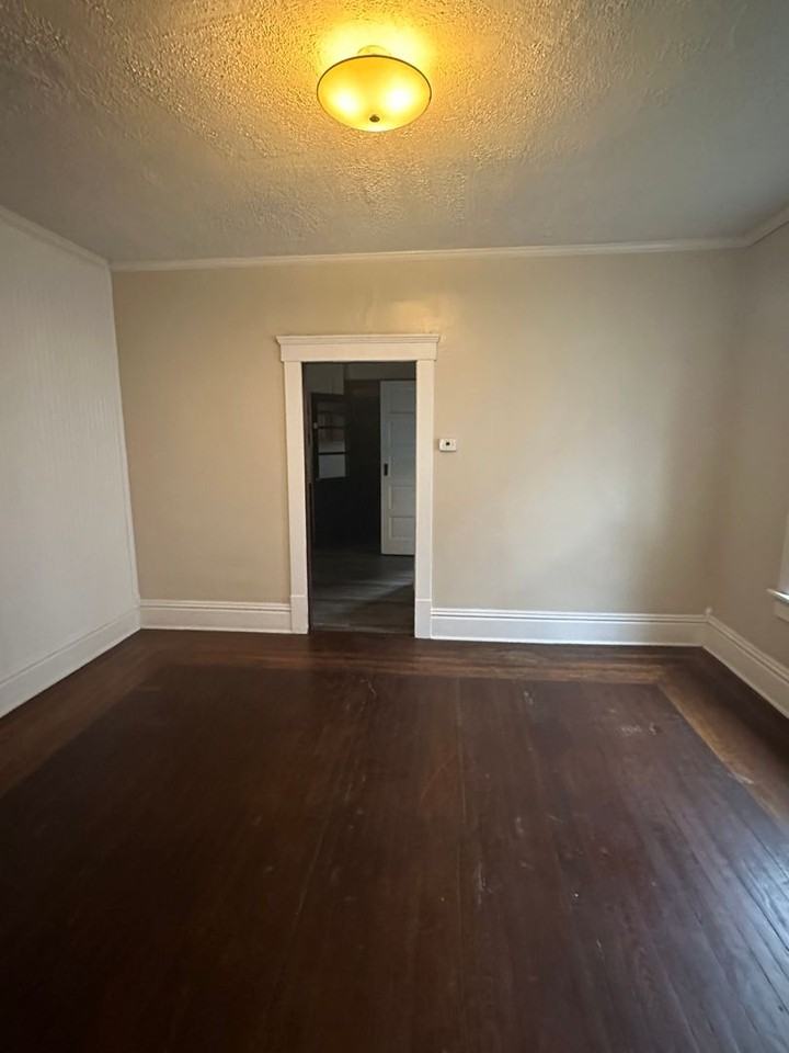 202 Westwood Ave - Photo 3 of 11