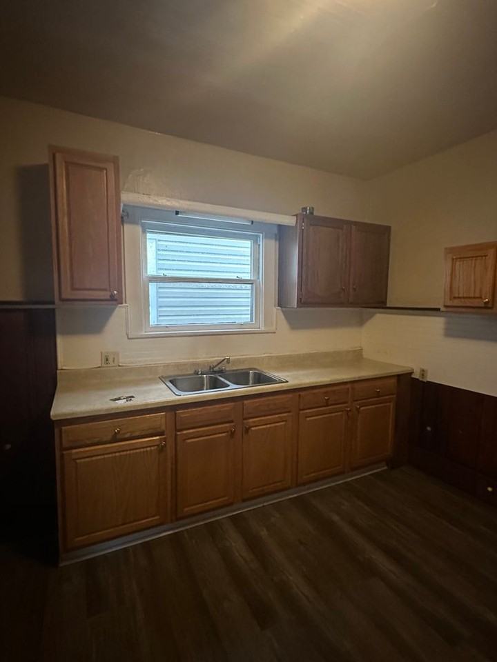 202 Westwood Ave - Photo 7 of 11