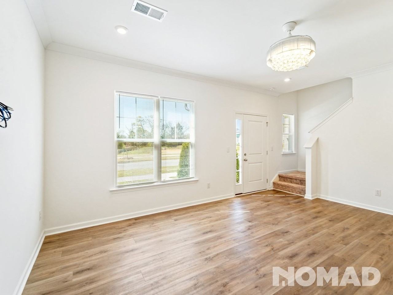 16429 Leading St - Photo 2 of 35