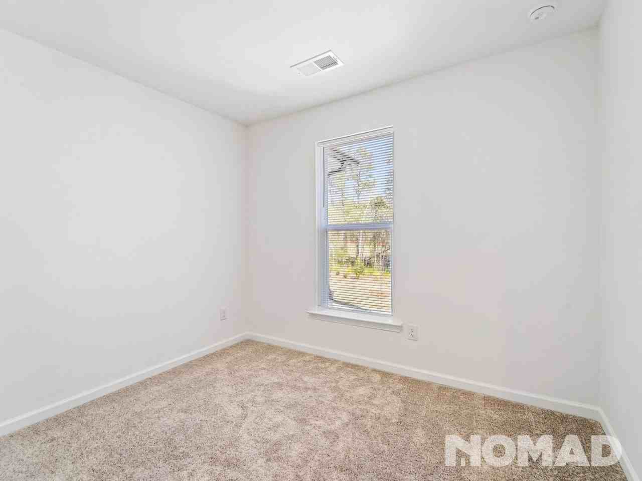 16429 Leading St - Photo 5 of 35