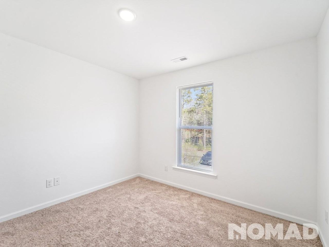 16429 Leading St - Photo 7 of 35