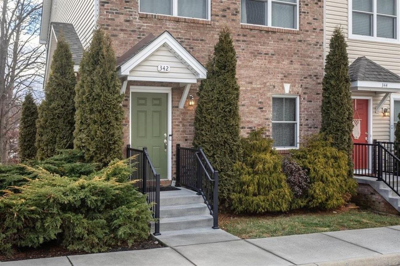 342 Sapphire Dr - Photo 2 of 37