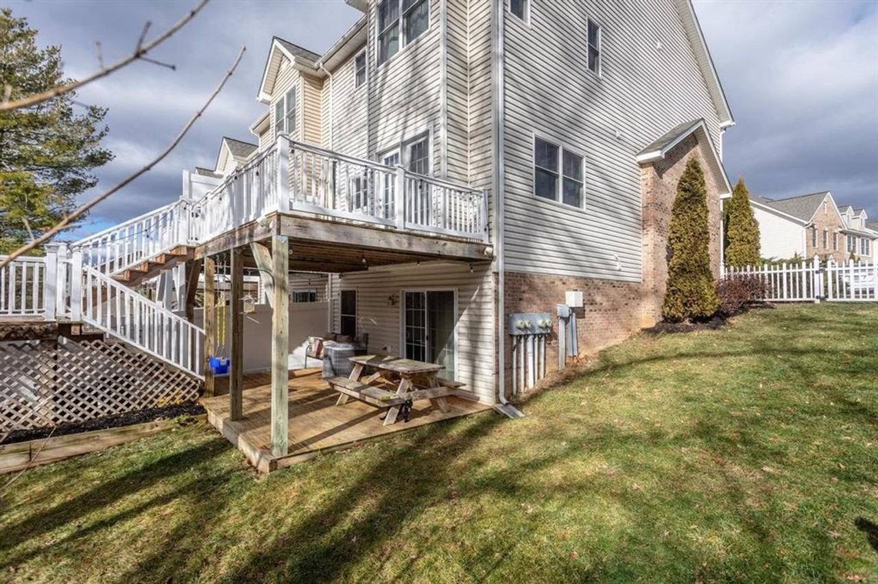 342 Sapphire Dr - Photo 3 of 37