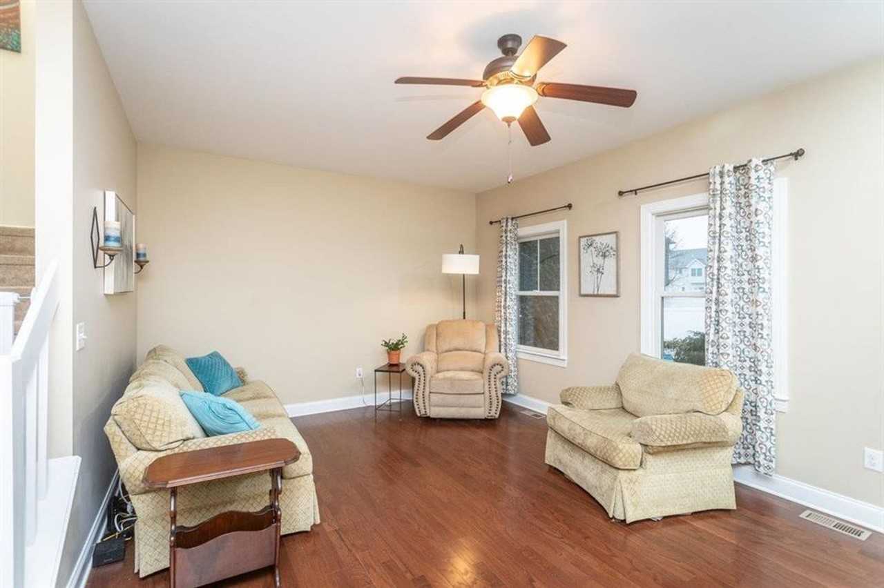 342 Sapphire Dr - Photo 6 of 37