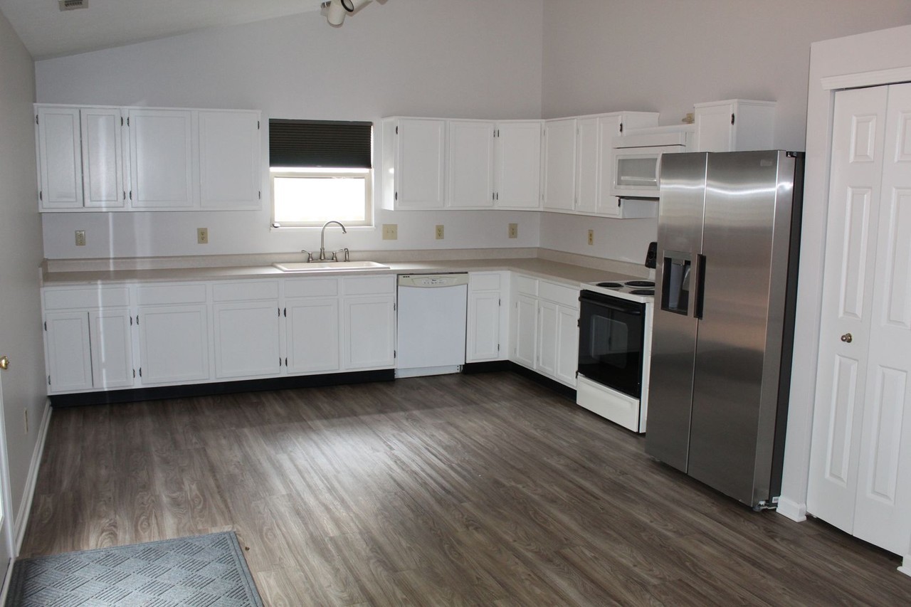 1311 Audubon Dr - Photo 2 of 16