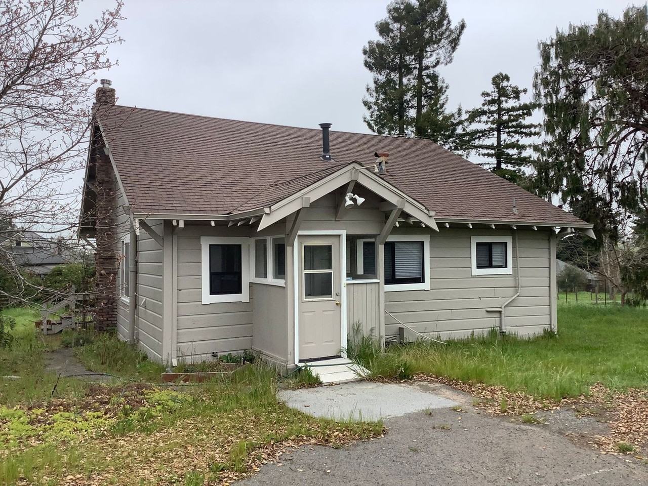 4880 Hessel Rd - Photo 3 of 16