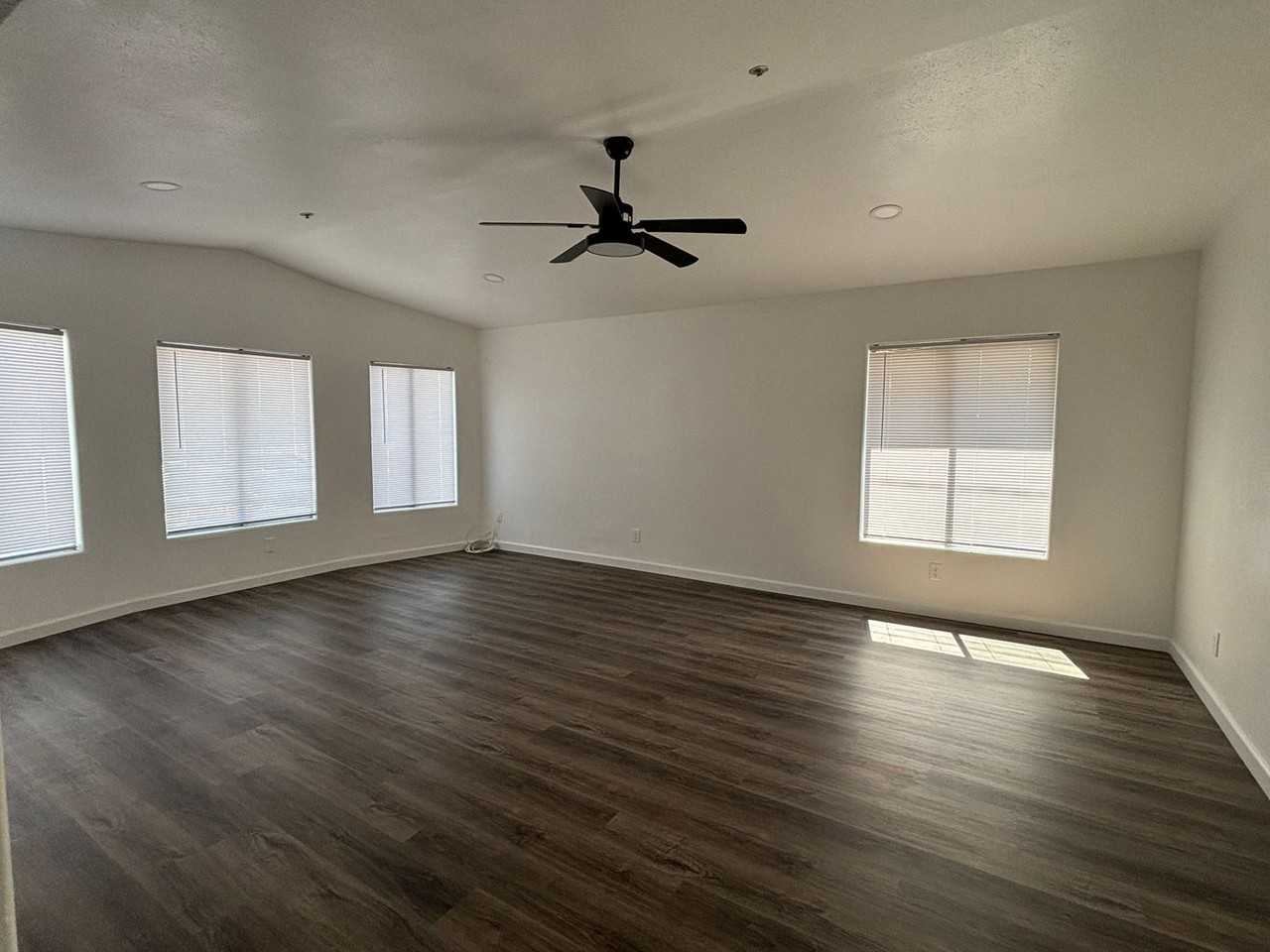 13935 El Rio Ln - Photo 2 of 9