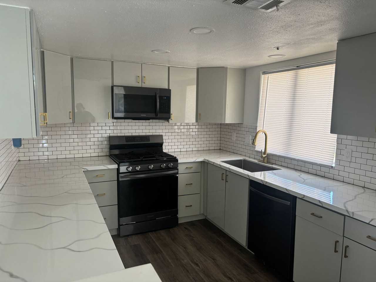 13935 El Rio Ln - Photo 3 of 9