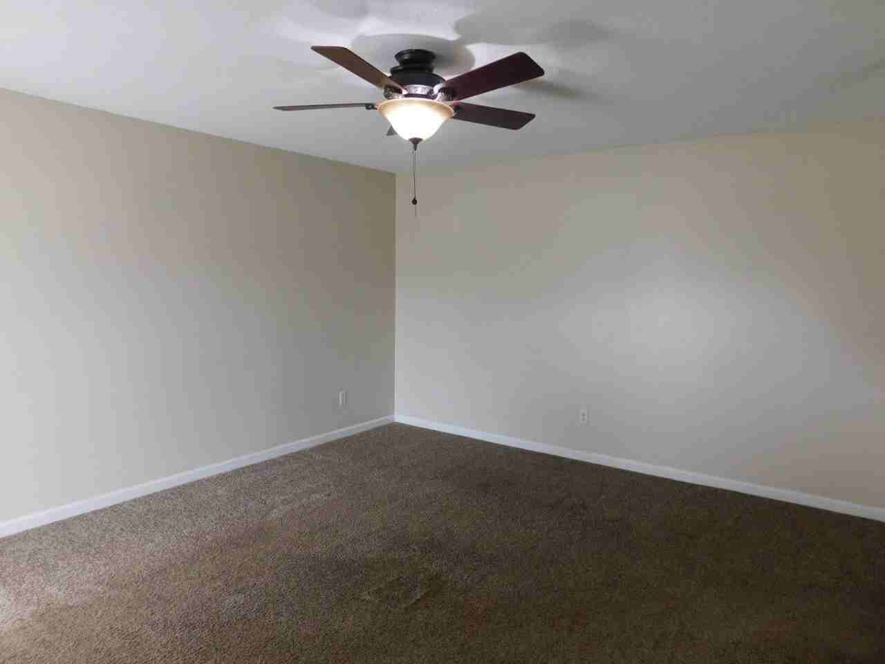 139 Morris Ct - Photo 3 of 30