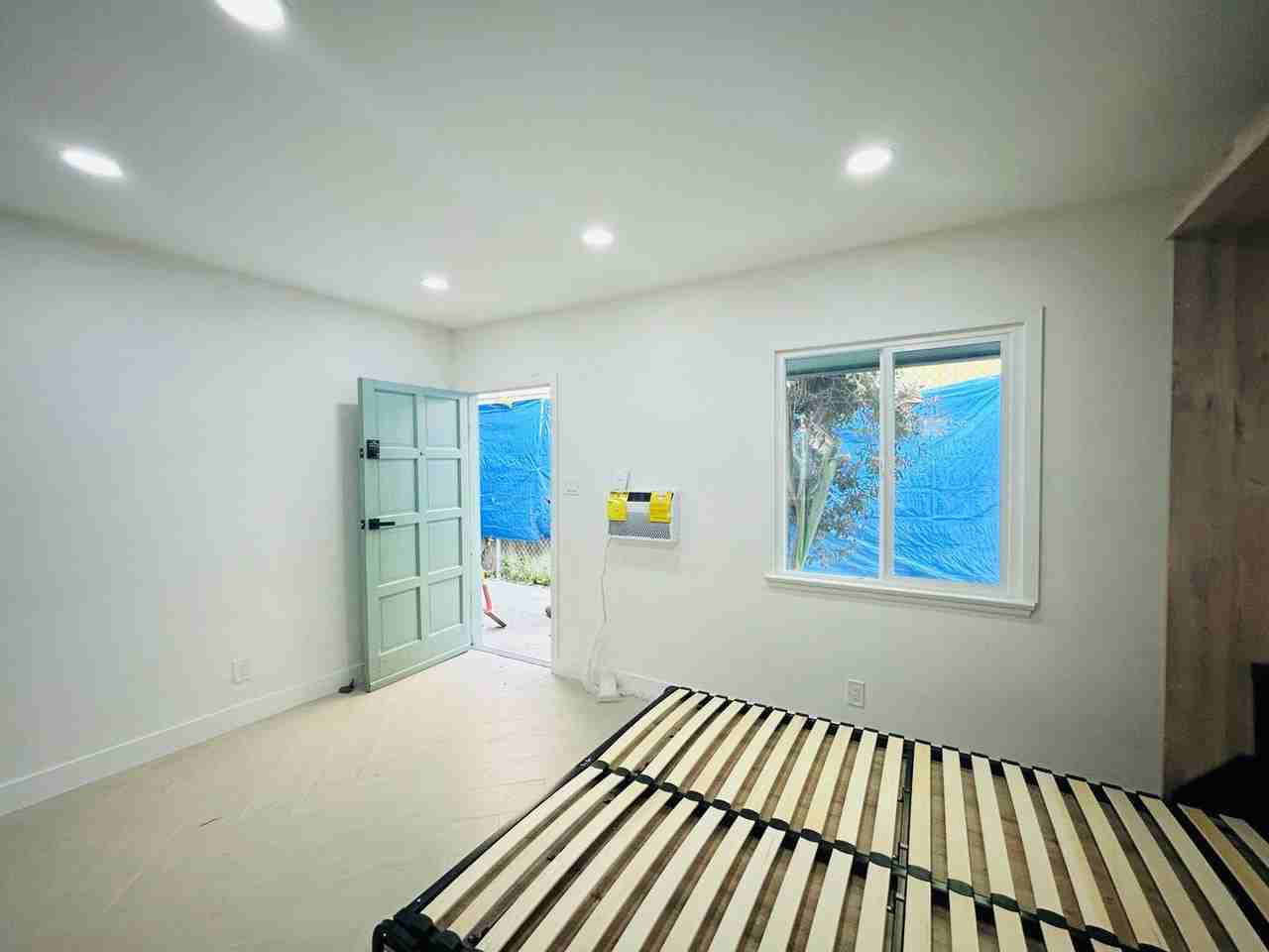 633 Rose Ave - Photo 3 of 12