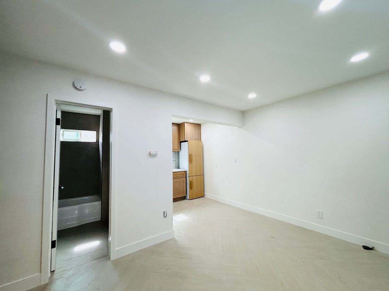 633 Rose Ave - Photo 6 of 12