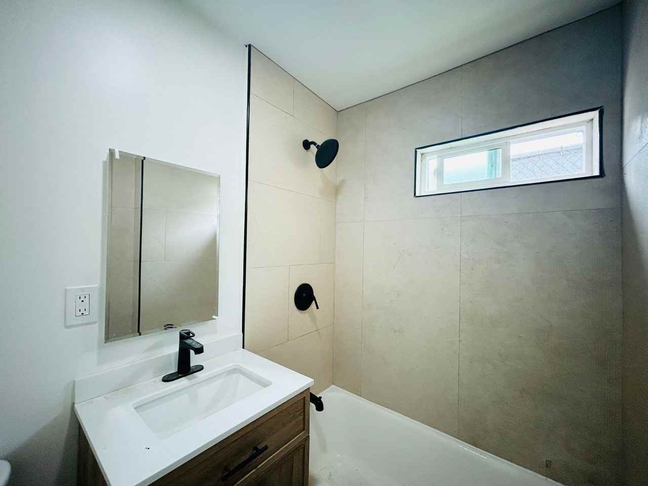 633 Rose Ave - Photo 7 of 12