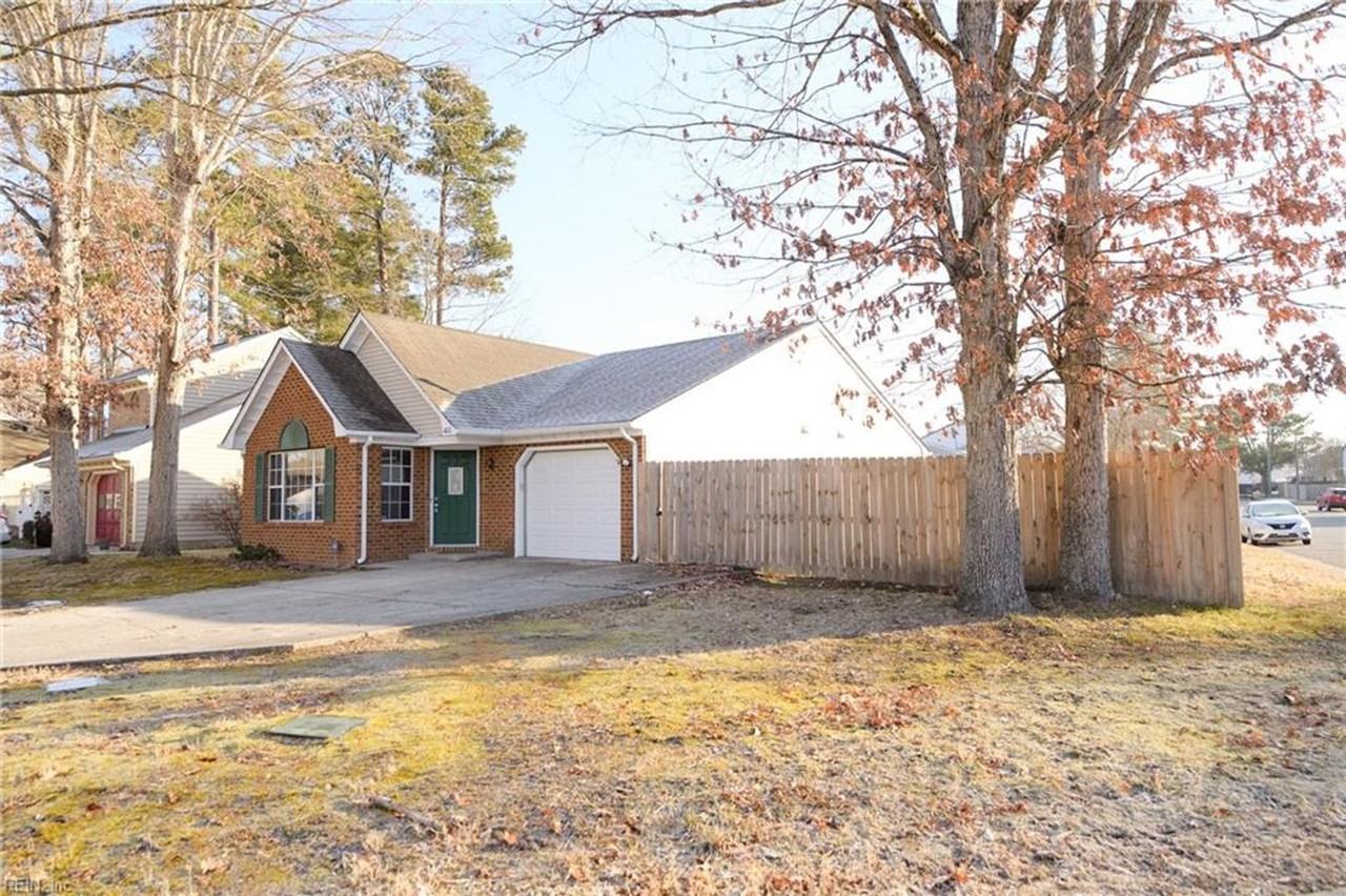 100 Bridle Ln - Photo 2 of 23