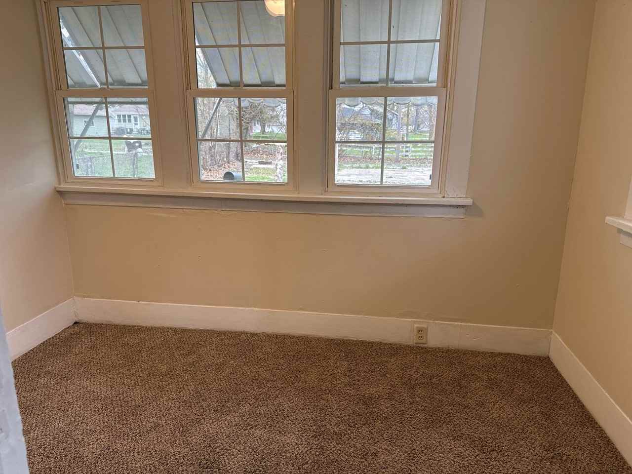 1018 W England St - Photo 2 of 9