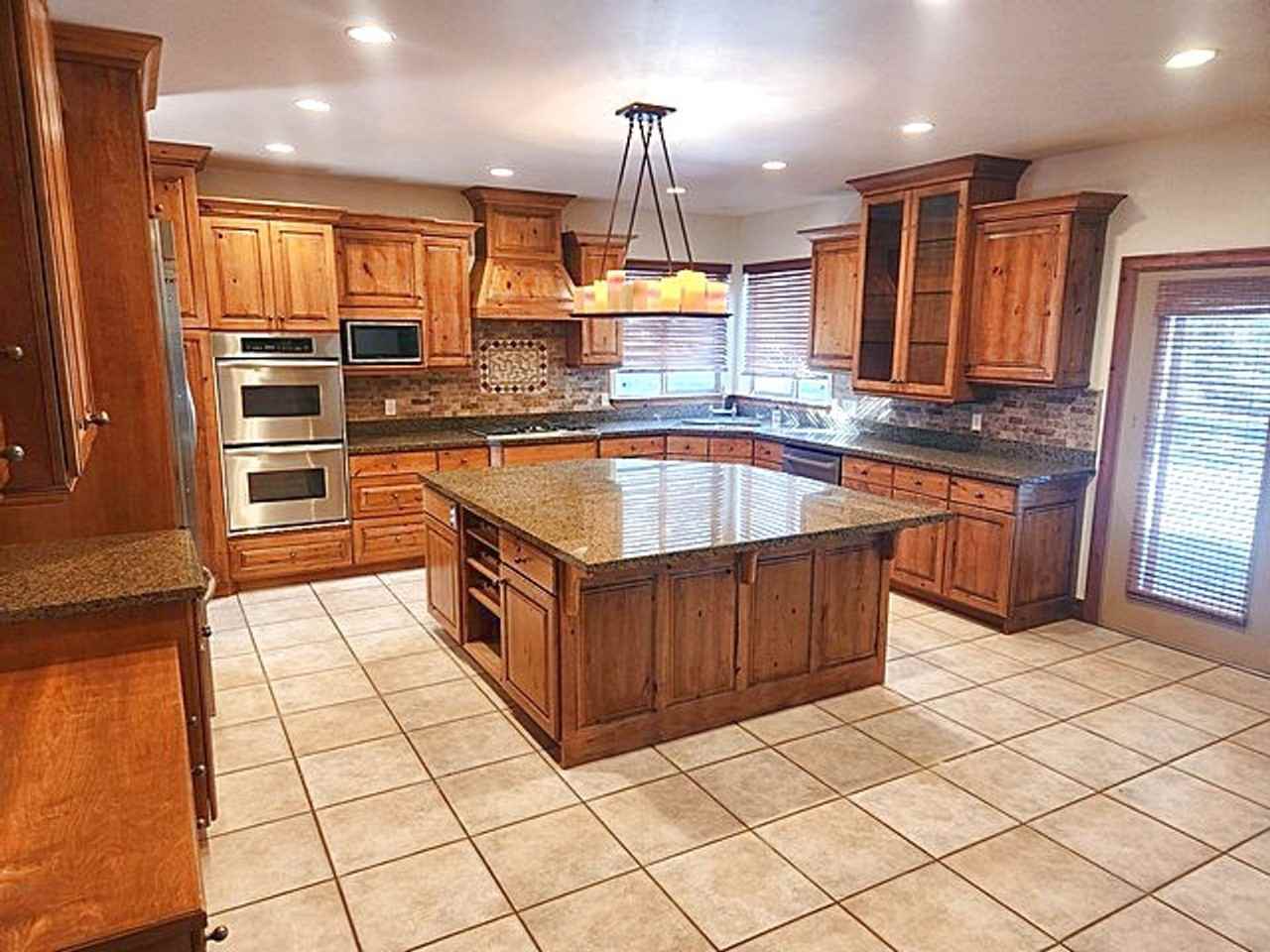 5317 Sandhill Ct - Photo 4 of 37