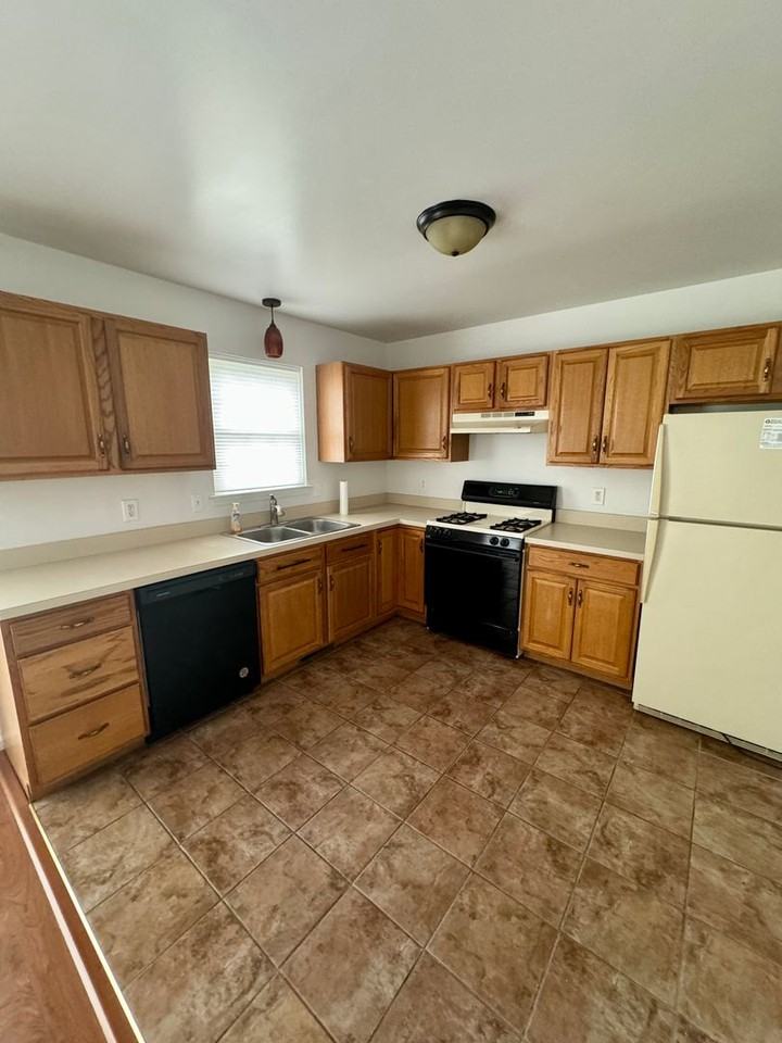 809 Rockwood Dr - Photo 6 of 18