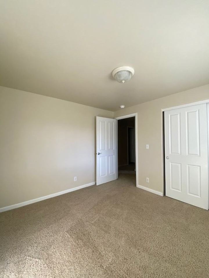 673 E Milton St - Photo 6 of 12