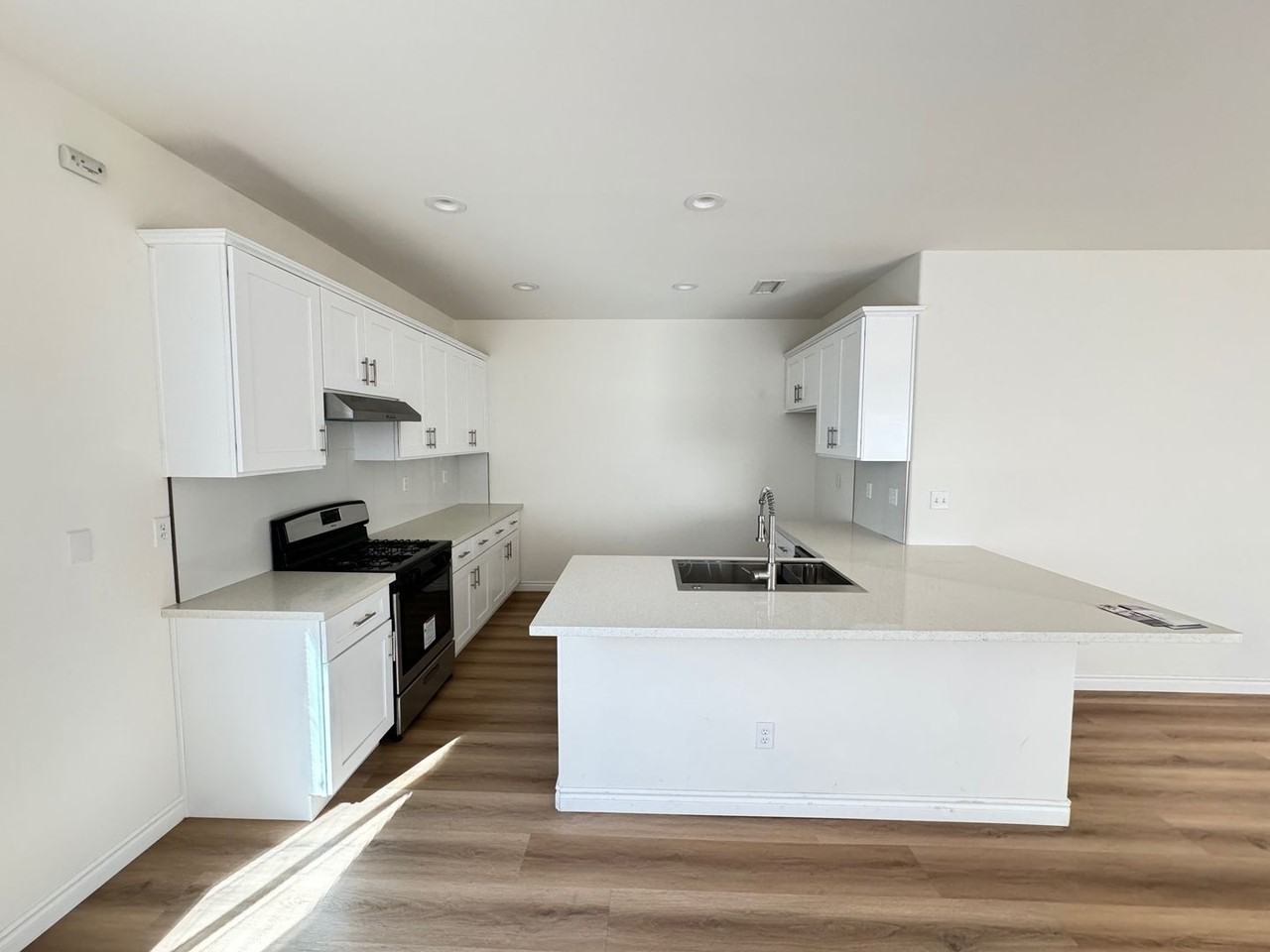 45426 Stanridge Ave - Photo 2 of 11