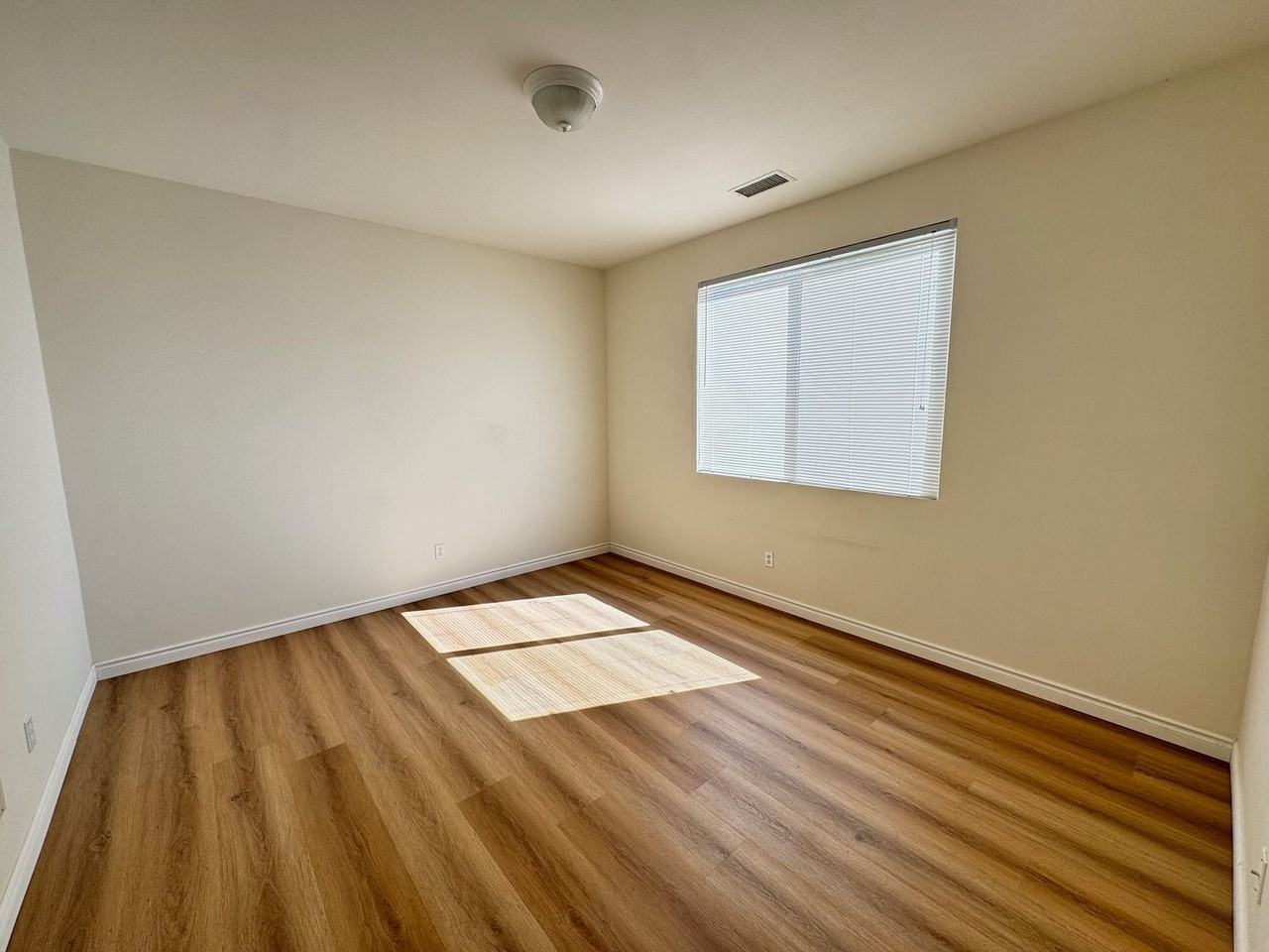 45426 Stanridge Ave - Photo 5 of 11