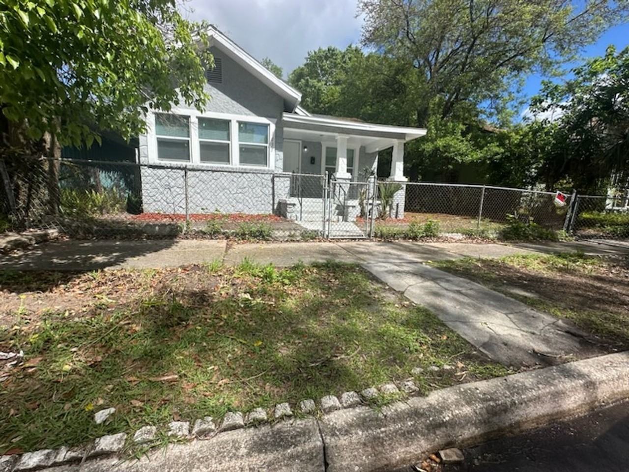 1031 W 26th St - Photo 2 of 20