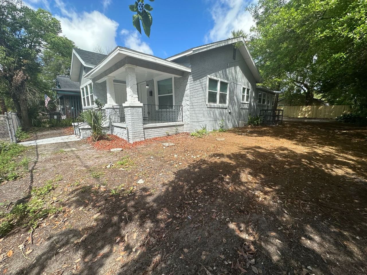 1031 W 26th St - Photo 3 of 20