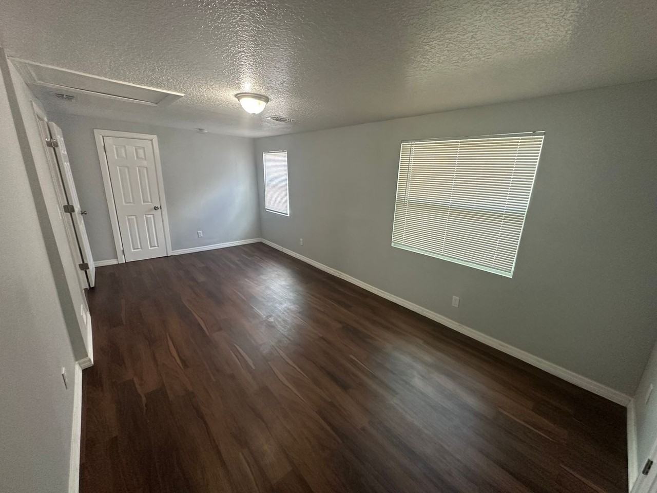 1031 W 26th St - Photo 5 of 20