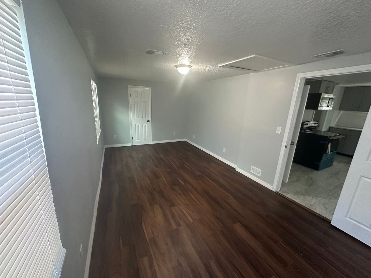 1031 W 26th St - Photo 6 of 20