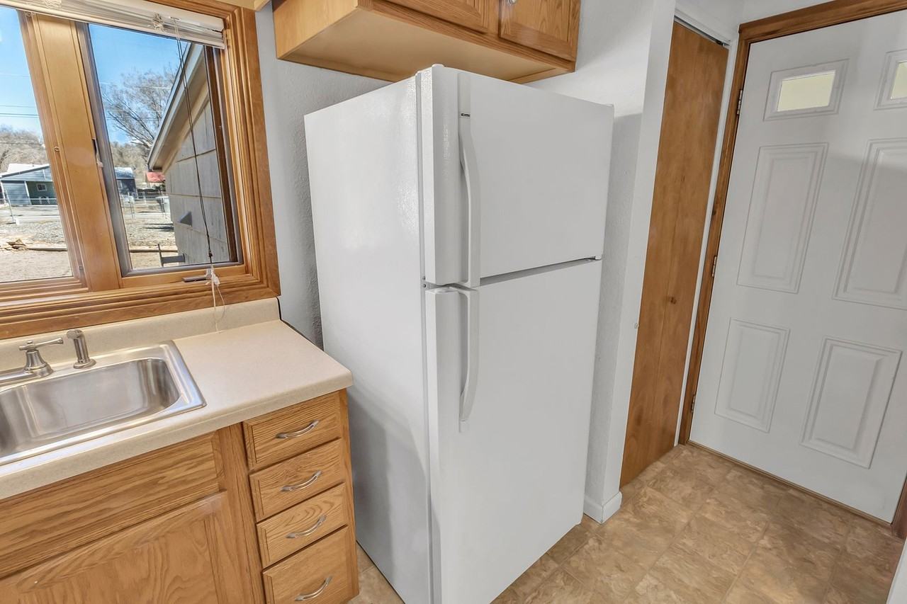 1028 Grand Ave - Photo 2 of 30