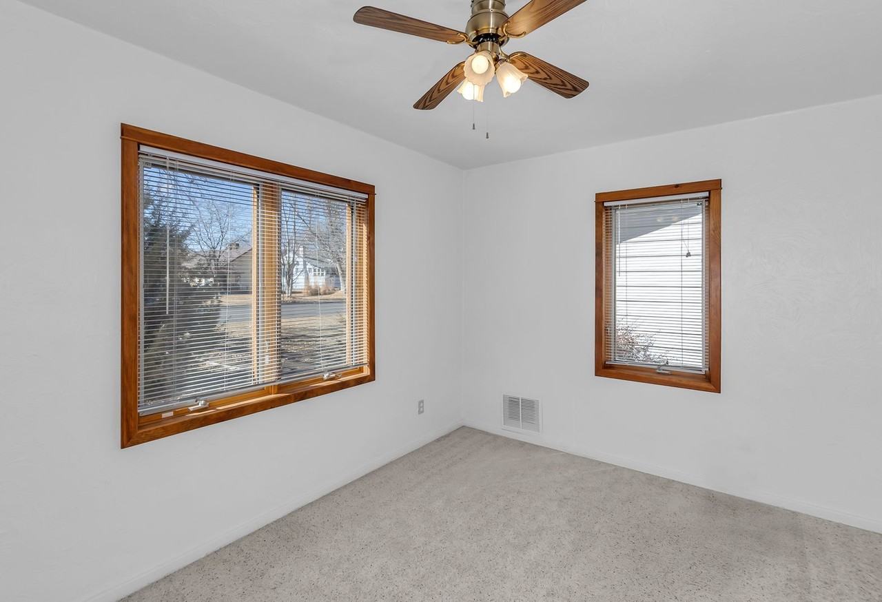 1028 Grand Ave - Photo 3 of 30