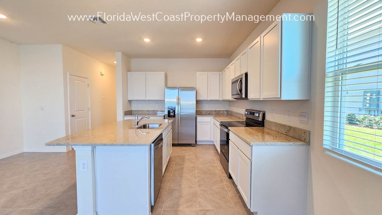 17527 Crescent Moon Loop - Photo 6 of 36