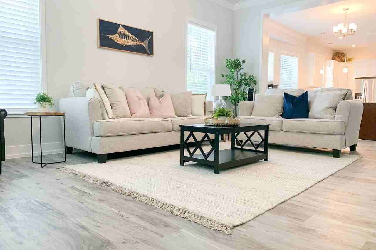 413 Nw 2nd St - Photo 2 of 6