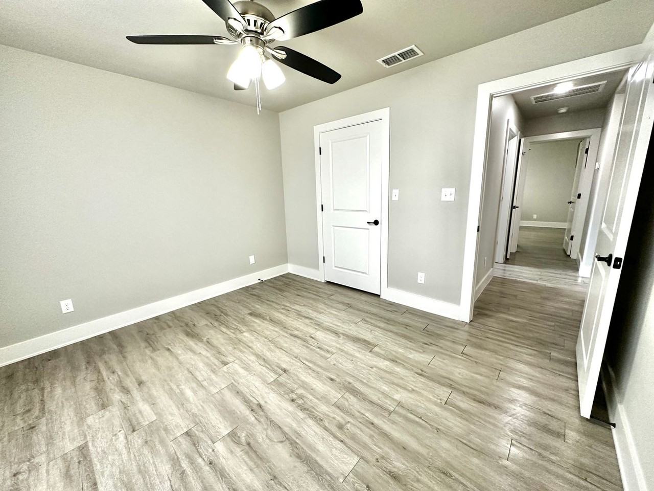 7211 23rd St - Photo 3 of 17