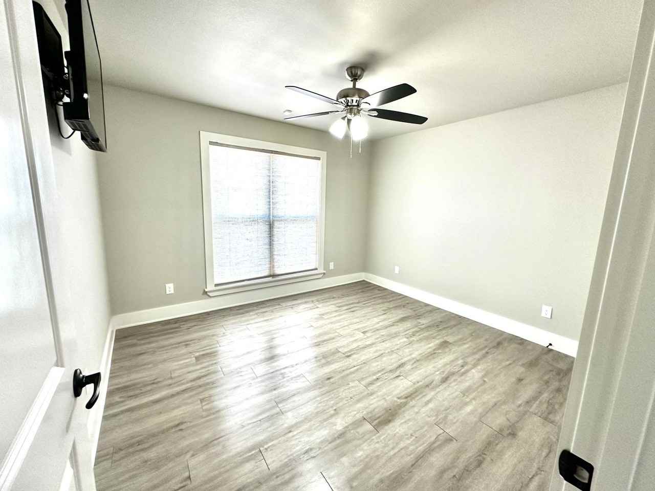 7211 23rd St - Photo 4 of 17