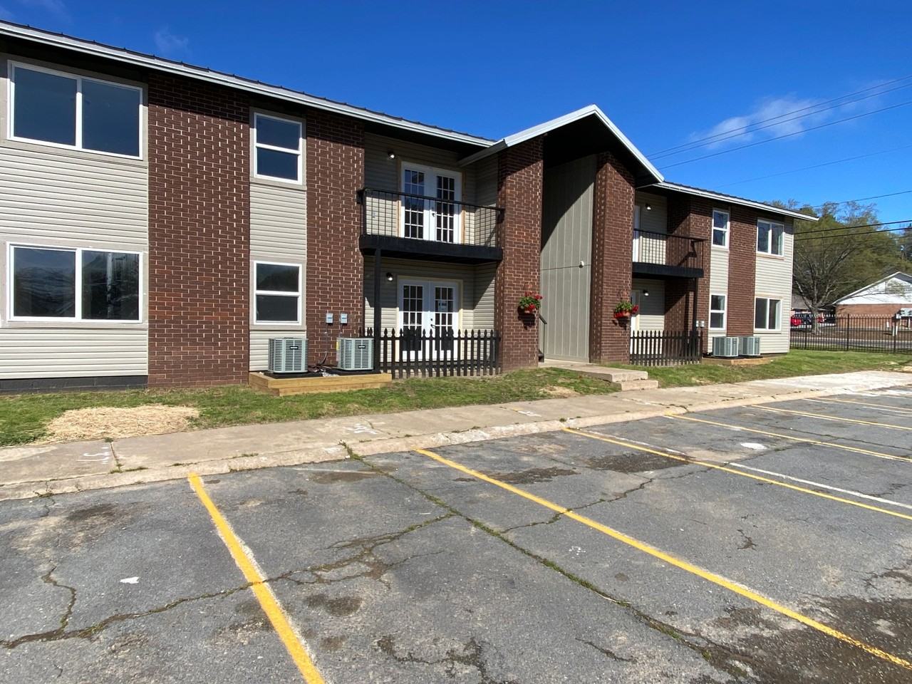 West Towne Apartments - Photo 5 of 20