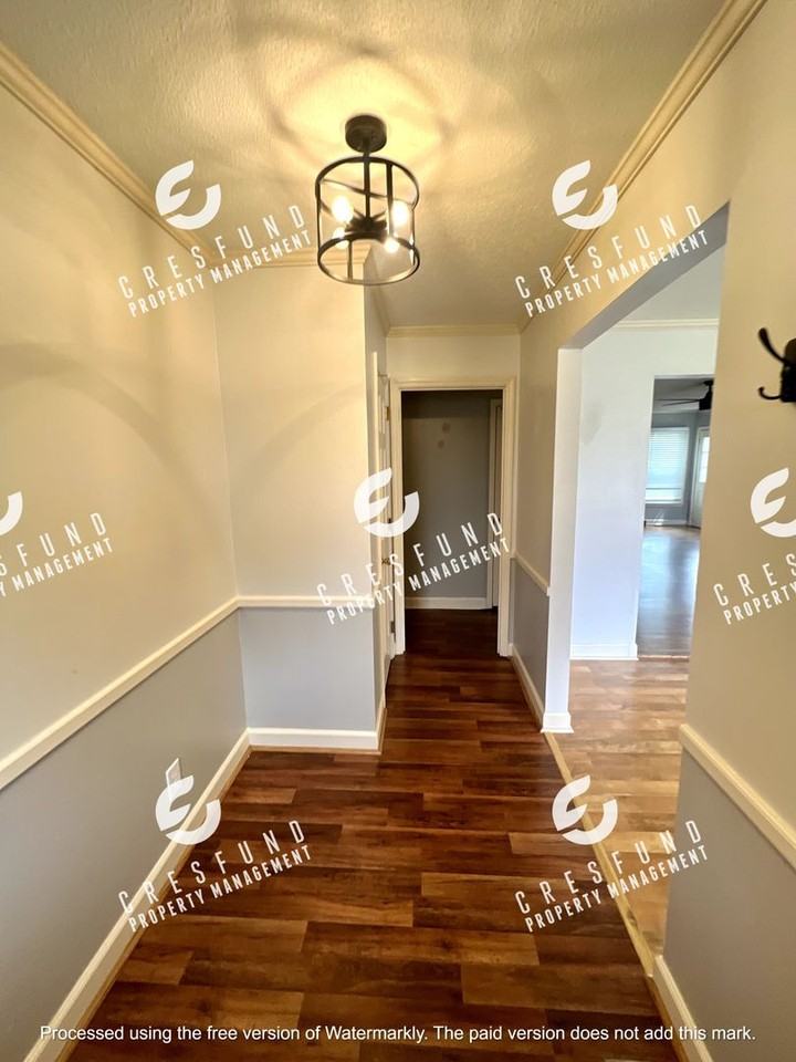 493 Lennox Dr - Photo 2 of 14