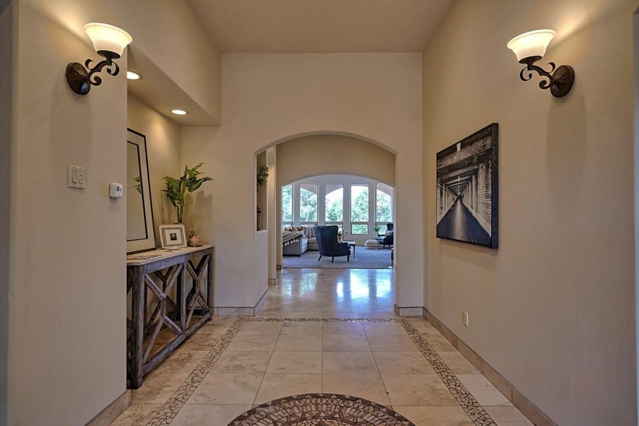 14 Red Hawk Dr - Photo 3 of 20