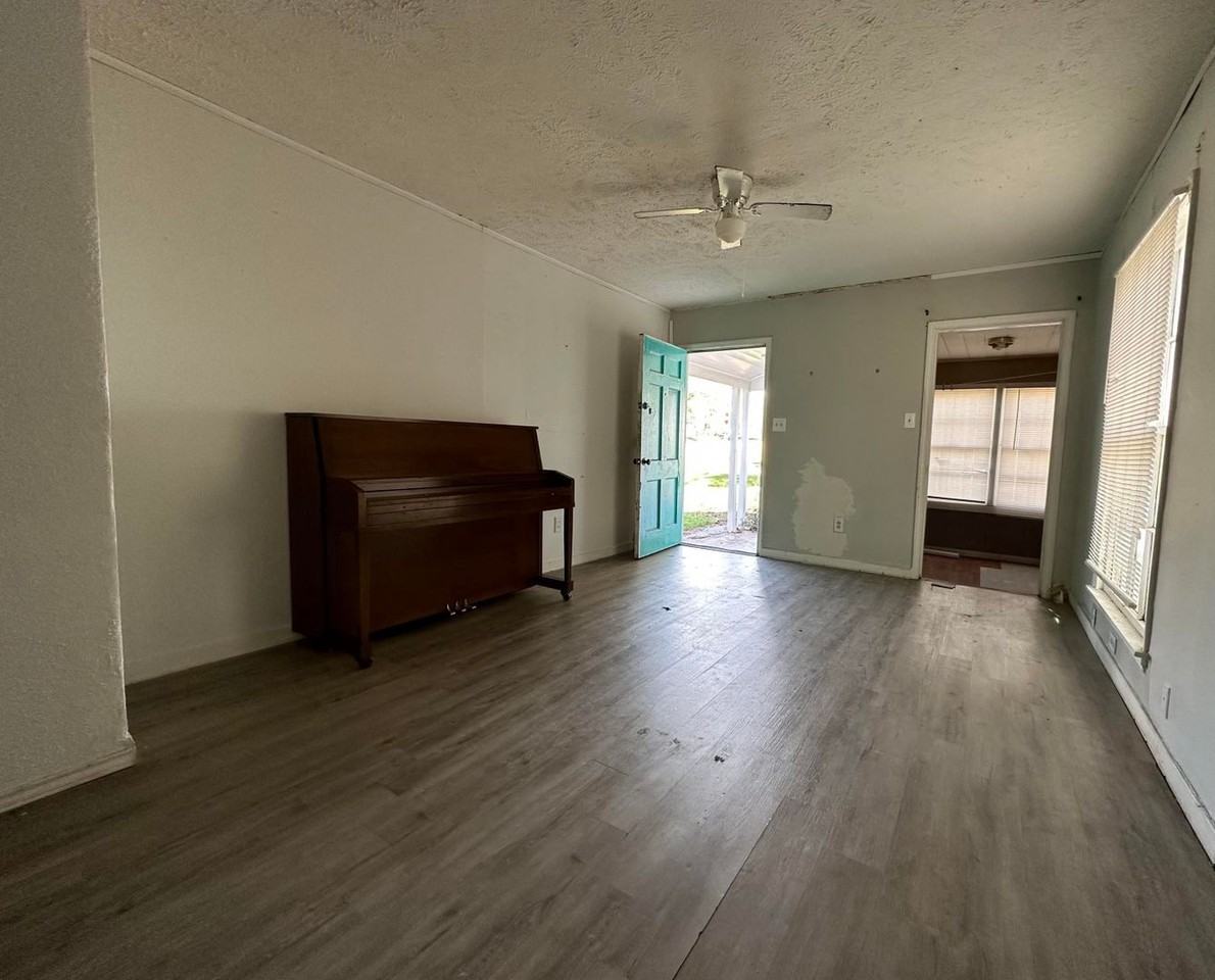 1010 Richmond Rd - Photo 2 of 8