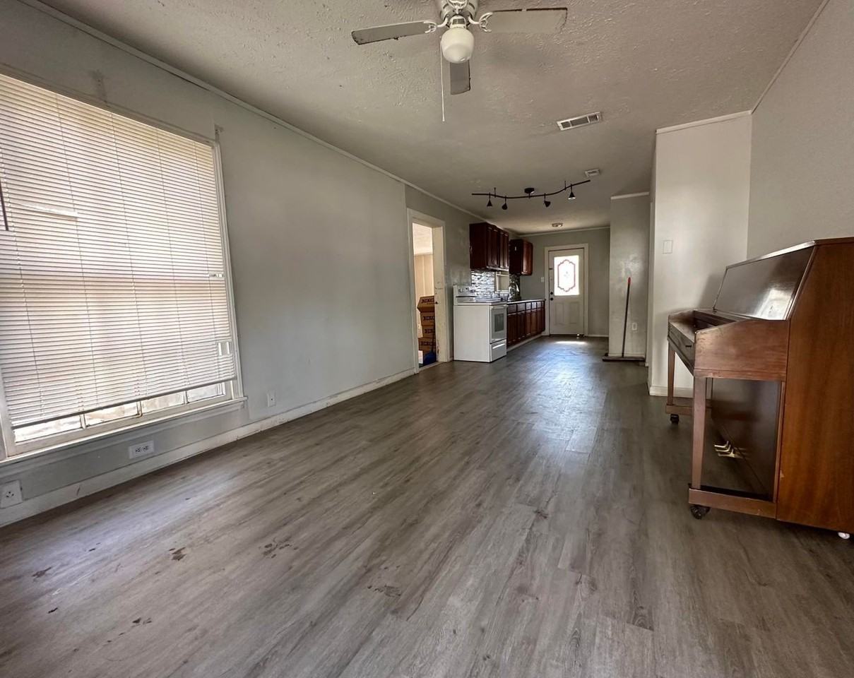 1010 Richmond Rd - Photo 3 of 8