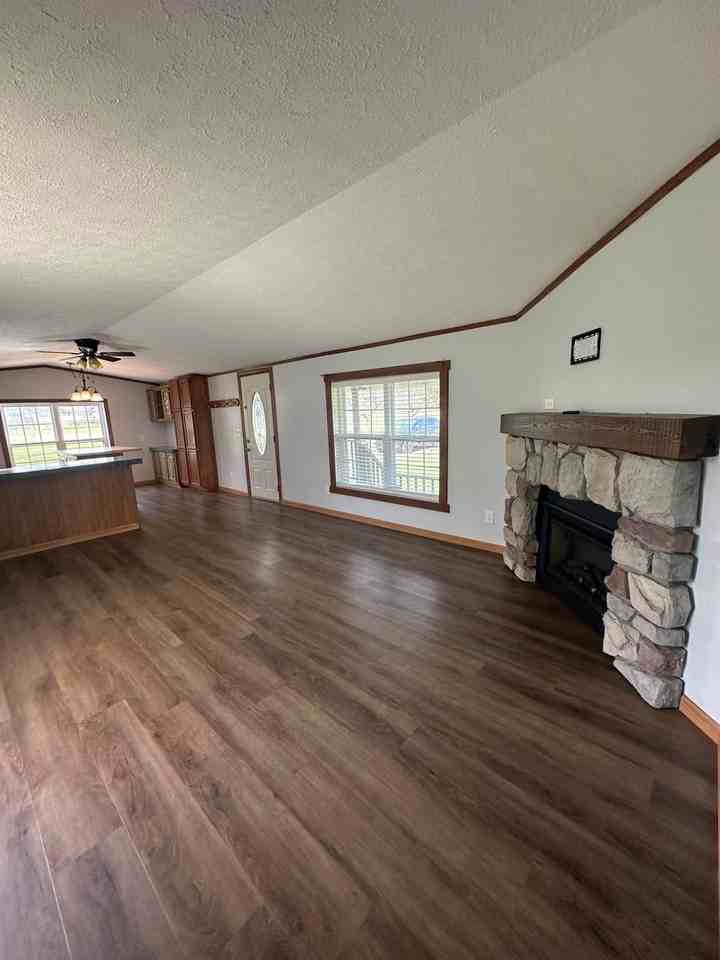 7747 Sterling Rd - Photo 2 of 10