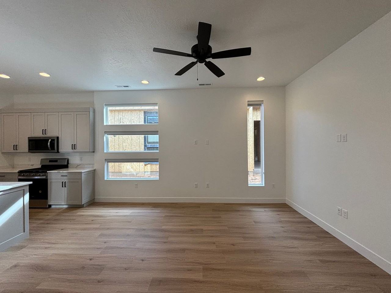 2931 E Snowberry Dr - Photo 2 of 25
