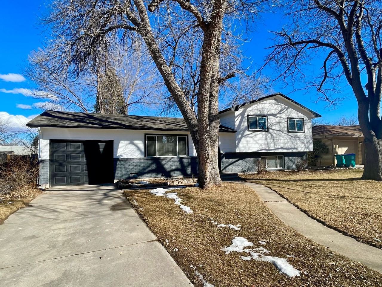 1408 Skyline Dr - Photo 2 of 35