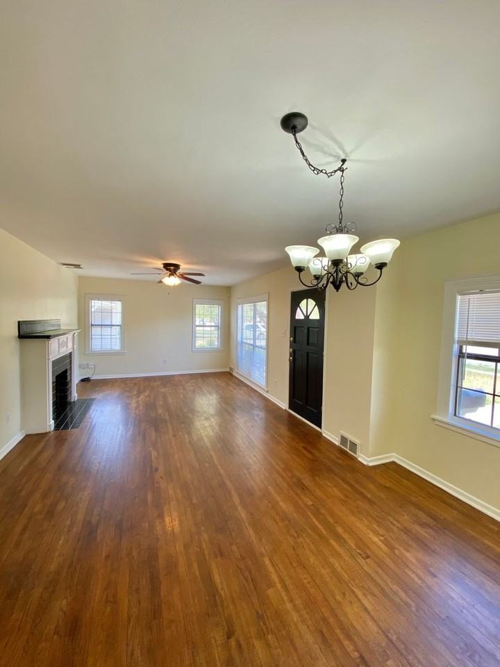 2209 28th St - Photo 2 of 12